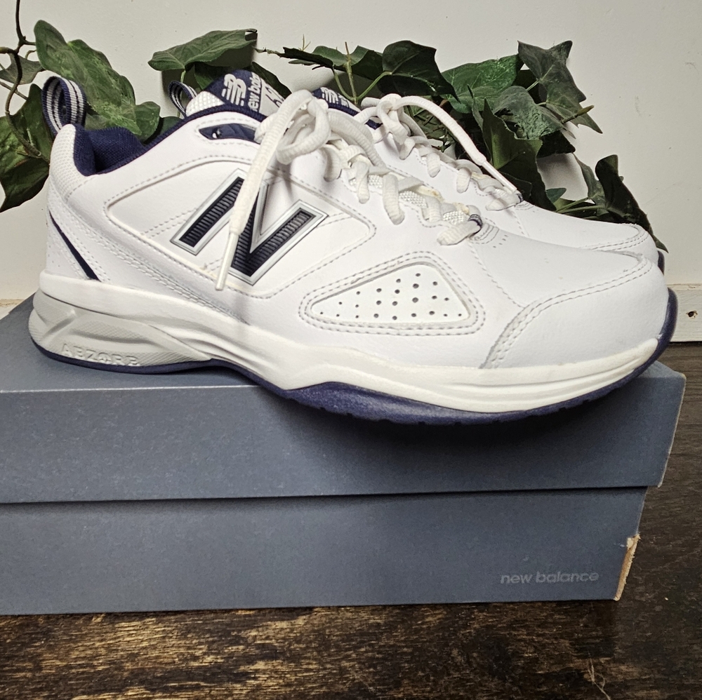 Men's size 8 NEW BALANCE 623 blue and white sneakers